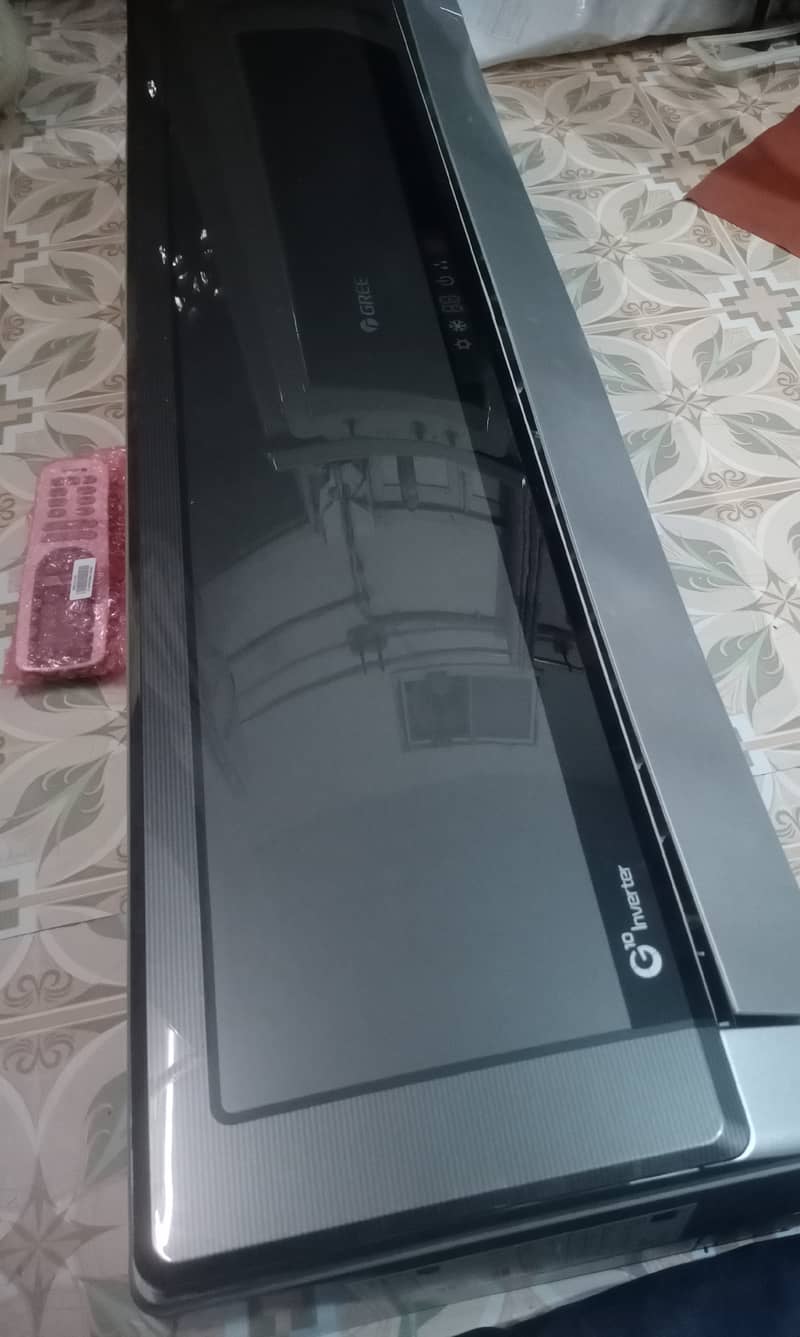 Gree 1.5 ton Inverter AC G-10,heat n Cool, 1 season used 4