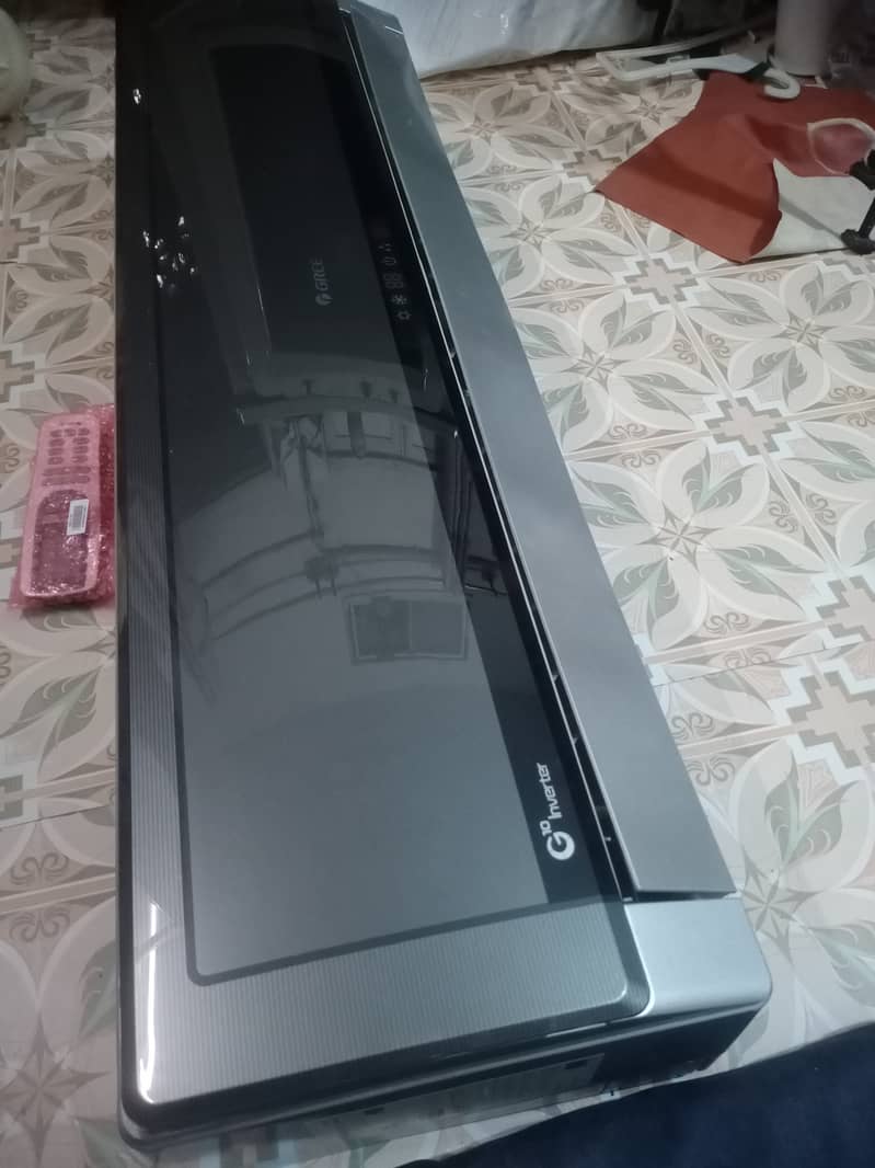 Gree 1.5 ton Inverter AC G-10,heat n Cool, 1 season used 5