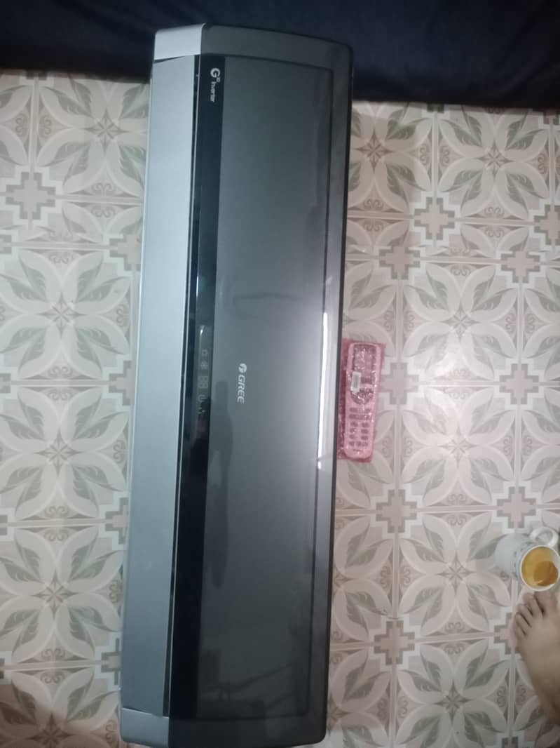 Gree 1.5 ton Inverter AC G-10,heat n Cool, 1 season used 6