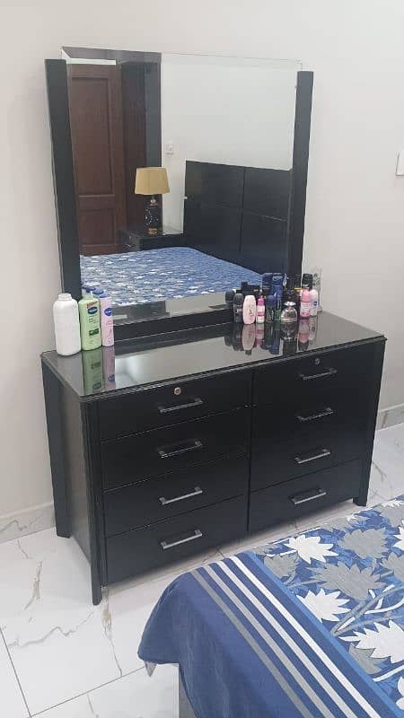 Solid wood bed set with dressing and side tables 2