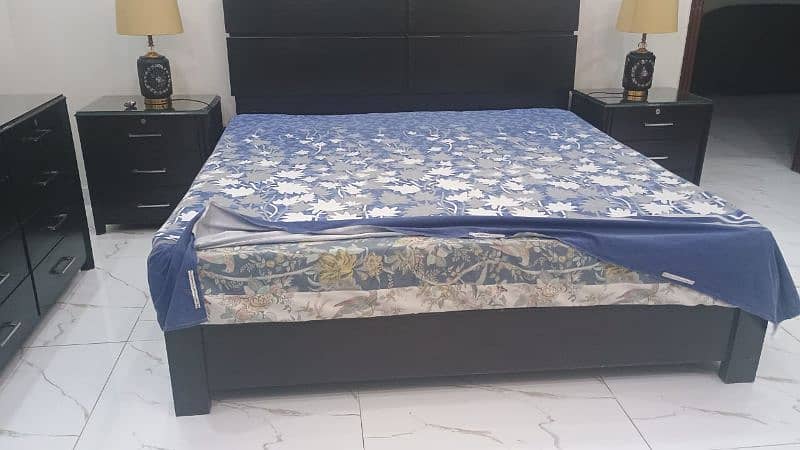 Solid wood bed set with dressing and side tables 4