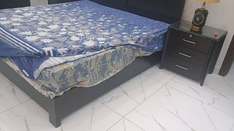 Solid wood bed set with dressing and side tables 5