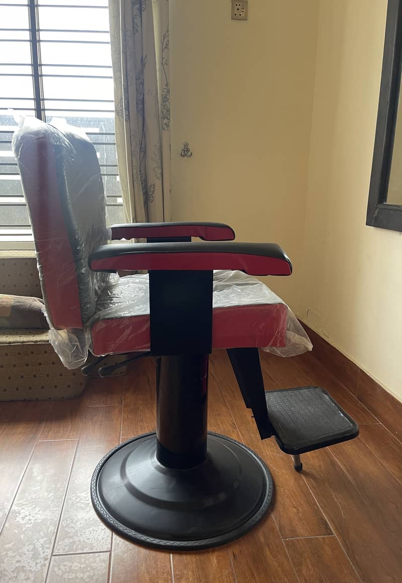 Salon/Parlour Chair for Sale - Brand New 0