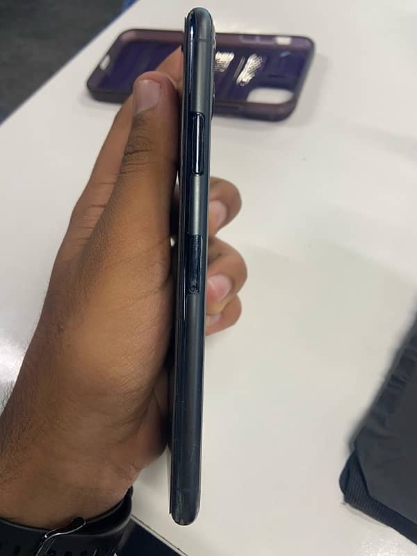 Iphone 11 pro Max 4