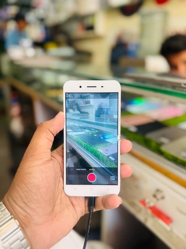 Vivo y66 (4/64) condition 10/10  pta approved 3