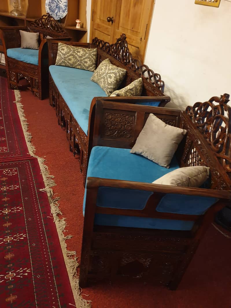 5 Seater Chinoyti sheesham wood set 0