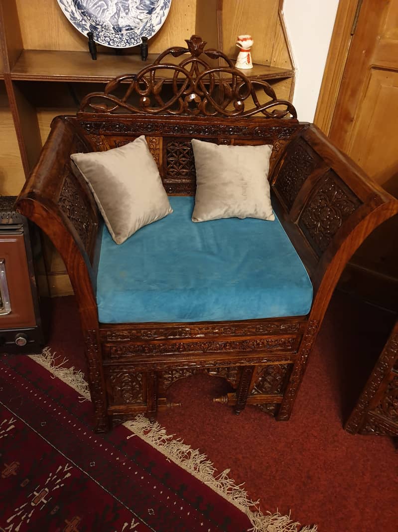 5 Seater Chinoyti sheesham wood set 3
