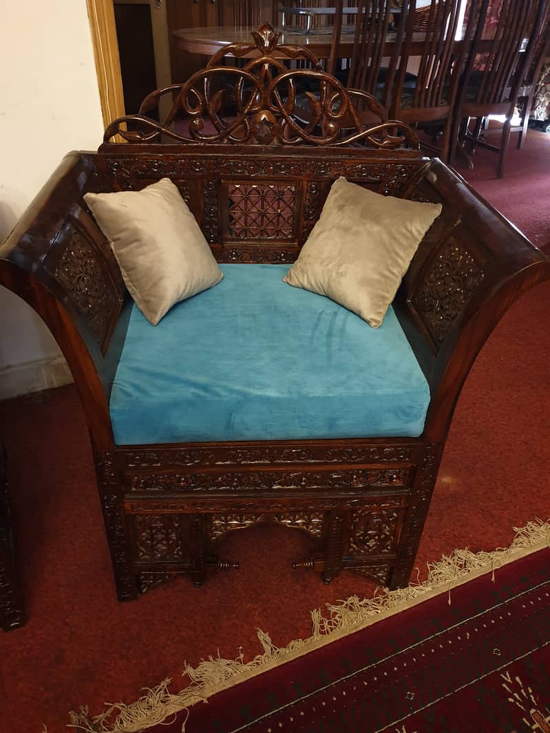5 Seater Chinoyti sheesham wood set 5