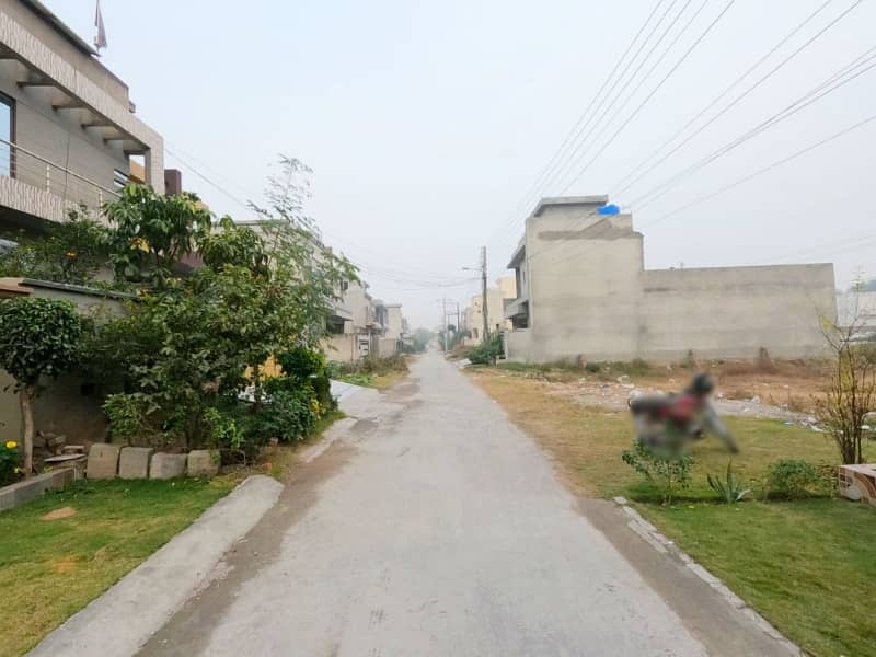 10 Marla House In Jubilee Town - Block D Is Available For sale 3