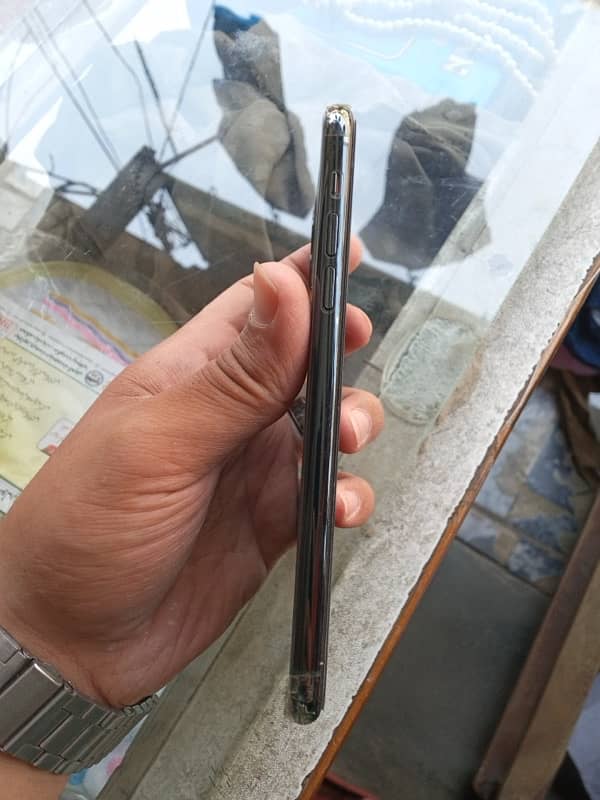 Iphone 11 pro max (factory unlocked) 1
