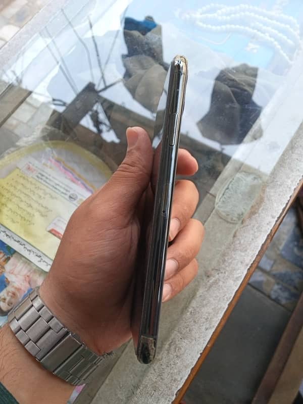 Iphone 11 pro max (factory unlocked) 2