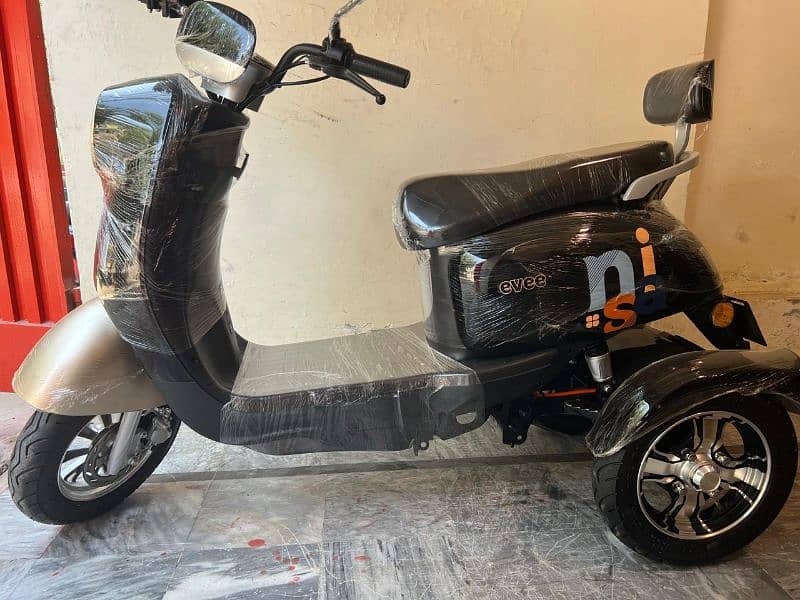 evee 3 wheel electric scooty 2025 0