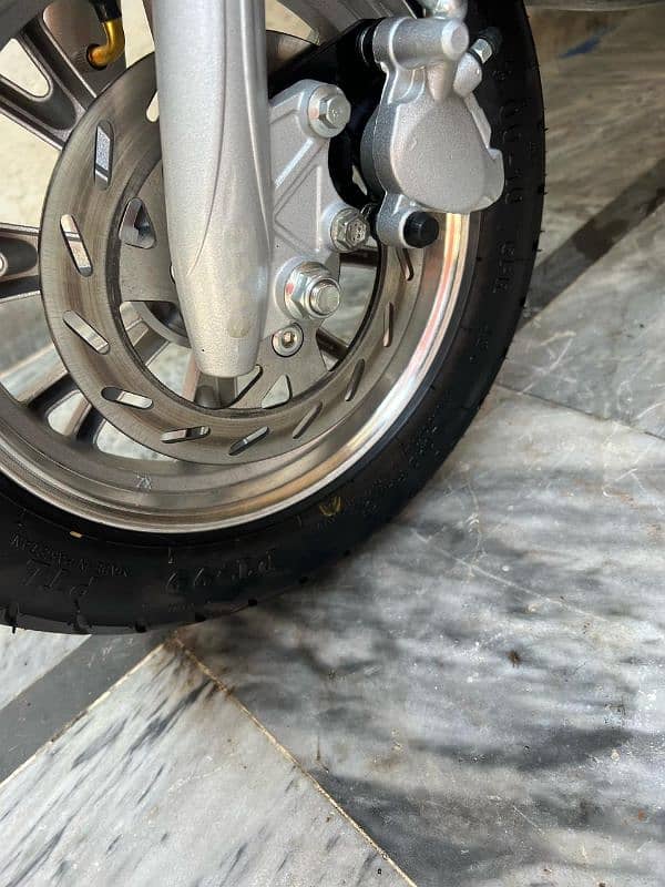 evee 3 wheel electric scooty 2025 2