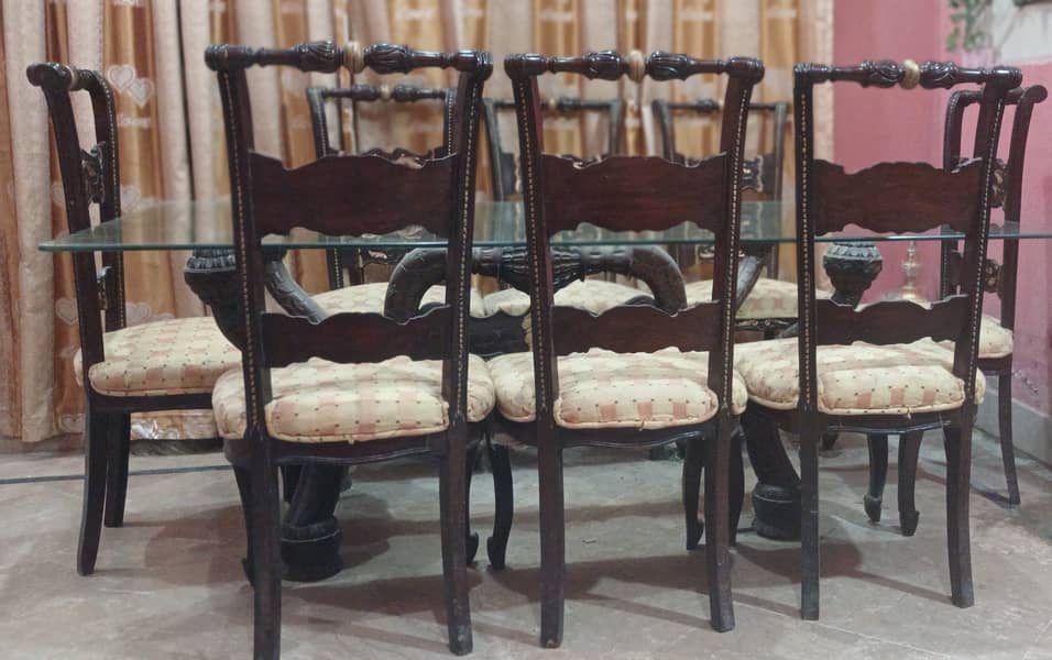 8 chairs and 1 dinning table 0