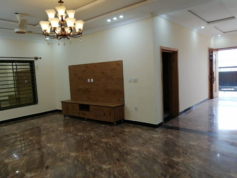 14 Marla Triple Story House For Rent In G/13-1 Islamabad 0