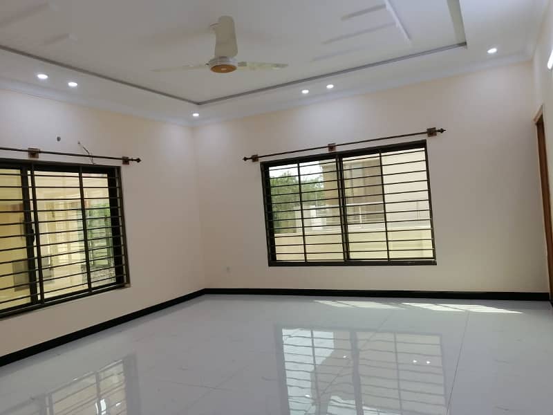 14 Marla Triple Story House For Rent In G/13-1 Islamabad 5