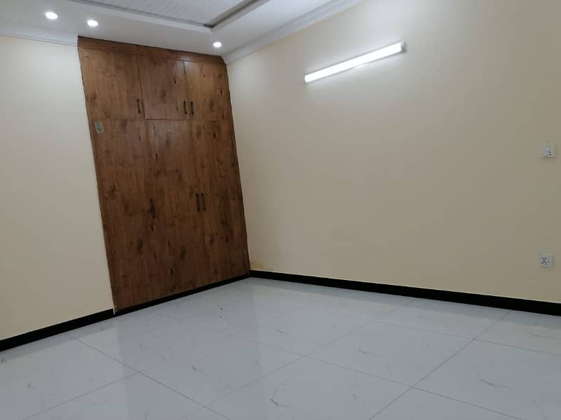 14 Marla Triple Story House For Rent In G/13-1 Islamabad 7