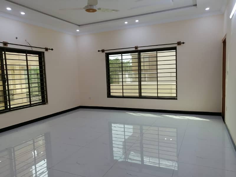 14 Marla Triple Story House For Rent In G/13-1 Islamabad 9