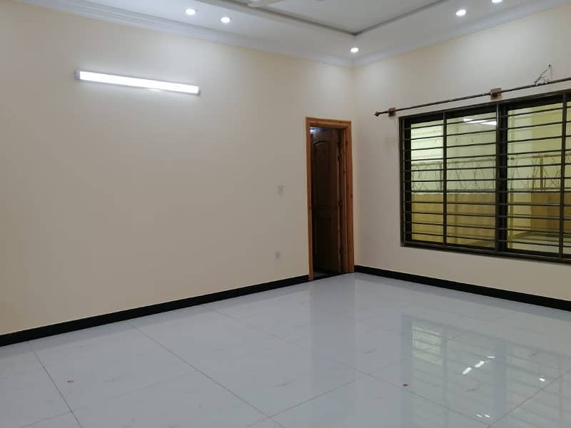 14 Marla Triple Story House For Rent In G/13-1 Islamabad 11