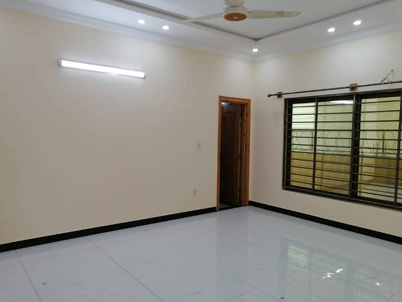 14 Marla Triple Story House For Rent In G/13-1 Islamabad 12