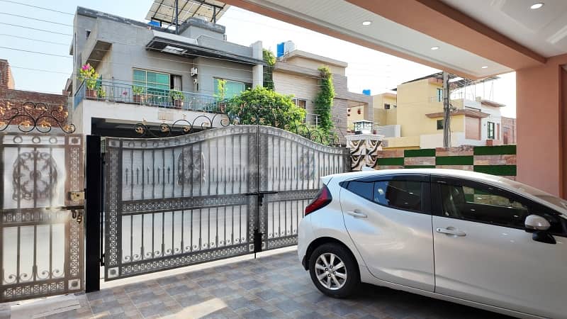 A Perfect Prime Location House Awaits You In Bankers Housing Society - Block B Lahore 9