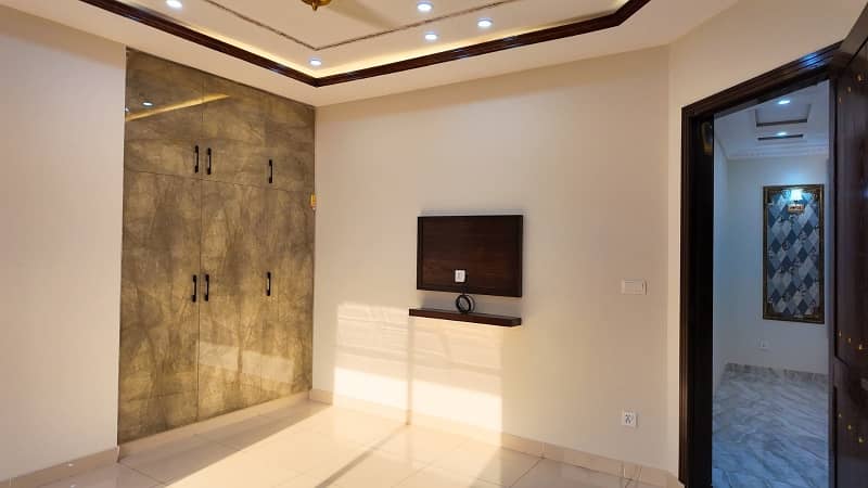 A Perfect Prime Location House Awaits You In Bankers Housing Society - Block B Lahore 15