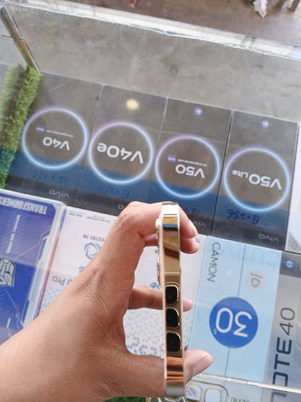 I phone 12 pro max 97 battery health 10 by 10 water pick 1 week chick 3