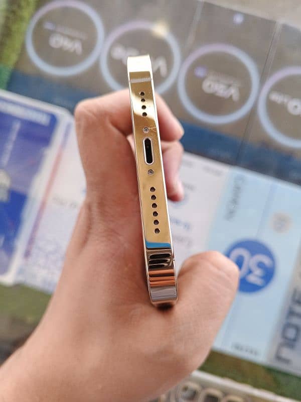 I phone 12 pro max 97 battery health 10 by 10 water pick 1 week chick 4