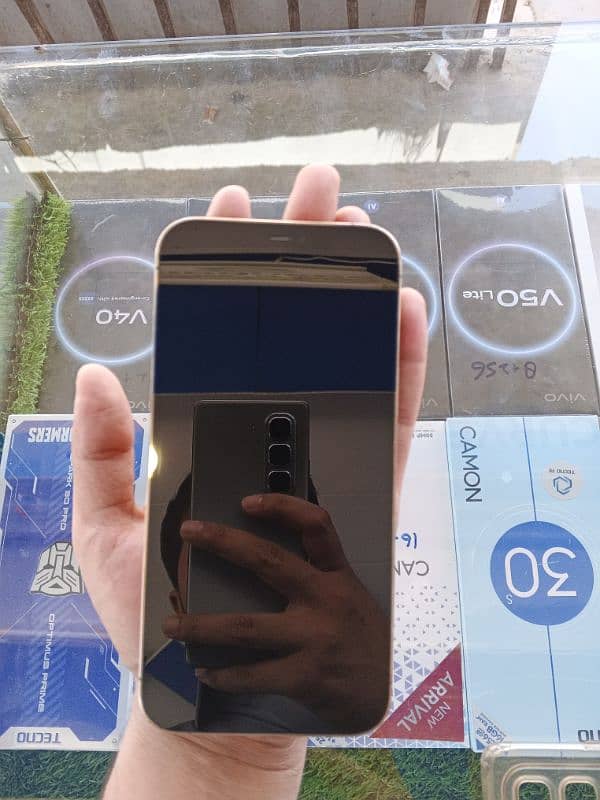 I phone 12 pro max 97 battery health 10 by 10 water pick 1 week chick 5