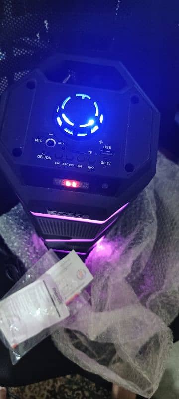 Rainbow 7 speaker 0
