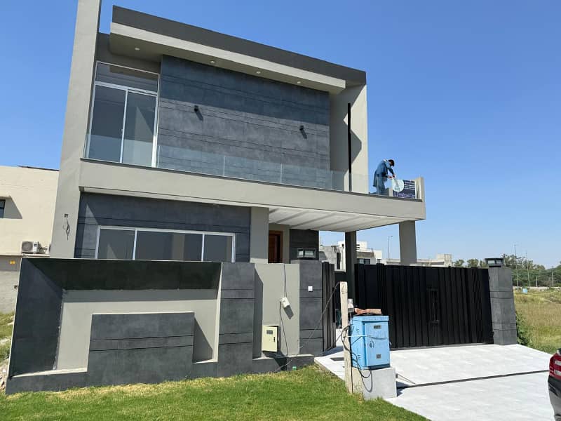 10 Marla Most Luxury Near to Commercial Bungalow for Sale 0