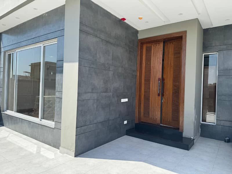10 Marla Most Luxury Near to Commercial Bungalow for Sale 1