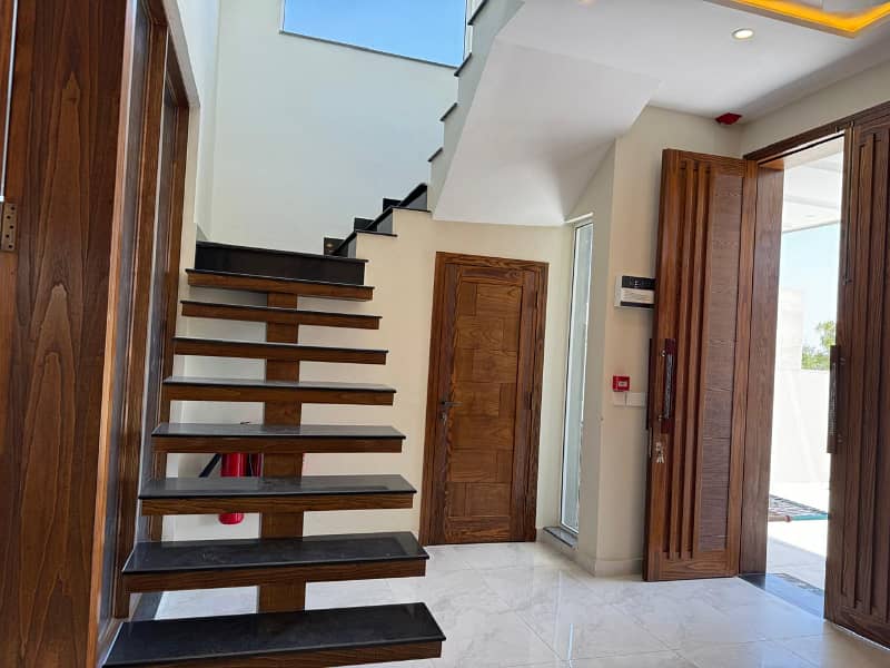 10 Marla Most Luxury Near to Commercial Bungalow for Sale 2