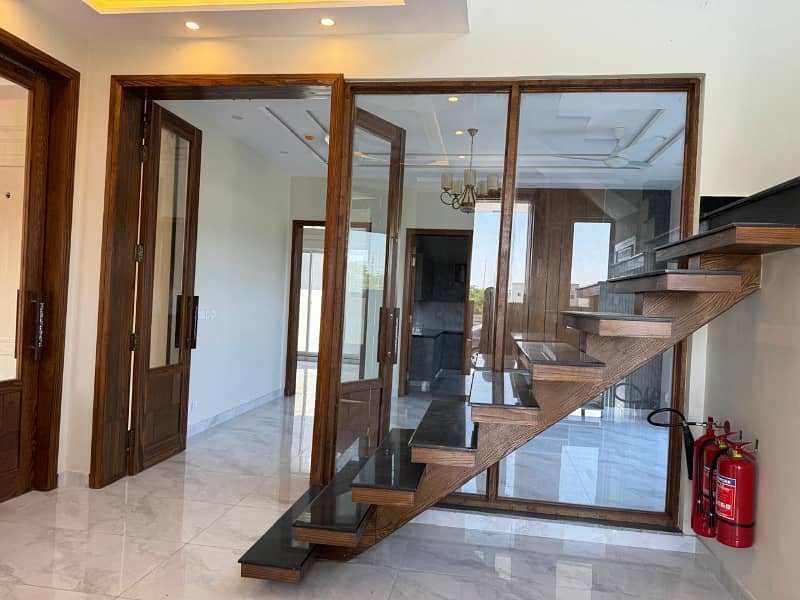 10 Marla Most Luxury Near to Commercial Bungalow for Sale 3