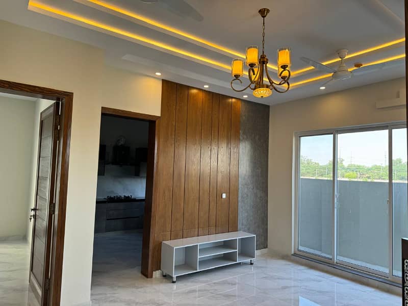 10 Marla Most Luxury Near to Commercial Bungalow for Sale 4