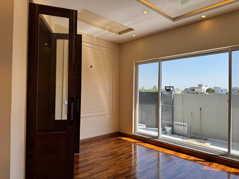10 Marla Most Luxury Near to Commercial Bungalow for Sale 6