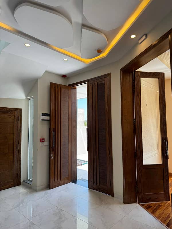 10 Marla Most Luxury Near to Commercial Bungalow for Sale 9