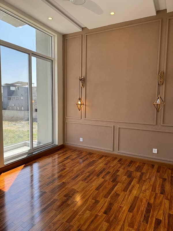 10 Marla Most Luxury Near to Commercial Bungalow for Sale 12