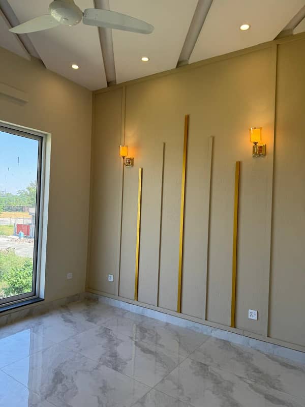 10 Marla Most Luxury Near to Commercial Bungalow for Sale 15