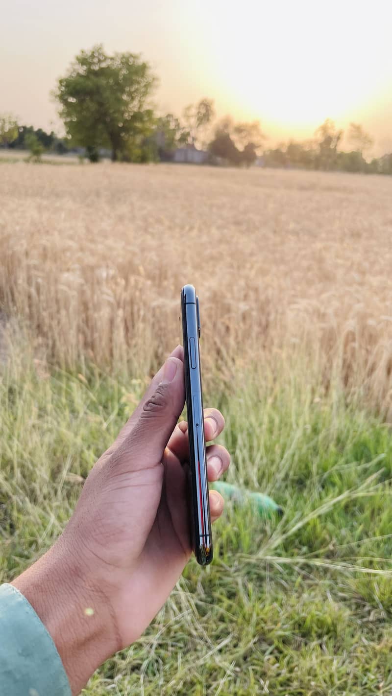 iPhone x battery health 100 hai 10 by 10 condition hai Storage 64 2