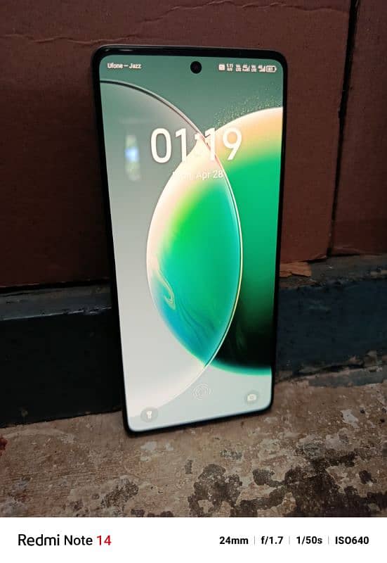 mobile bilkul saaf ha camon 30. warranty mn ha. 1