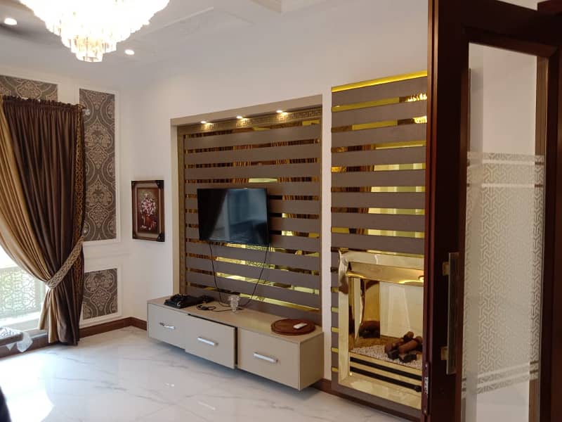 10 Marla House FOR RENT with Servant Quarter in Phase 4 DHA Lahore 0