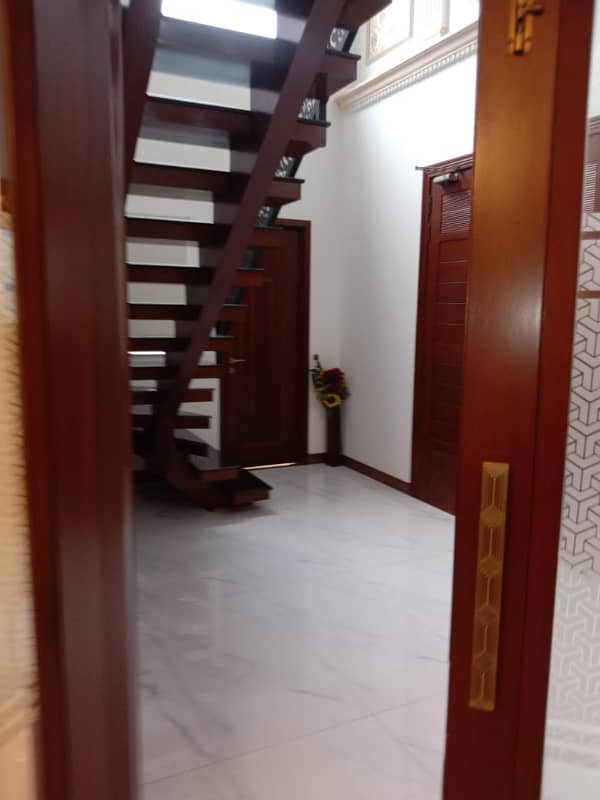 10 Marla House FOR RENT with Servant Quarter in Phase 4 DHA Lahore 6