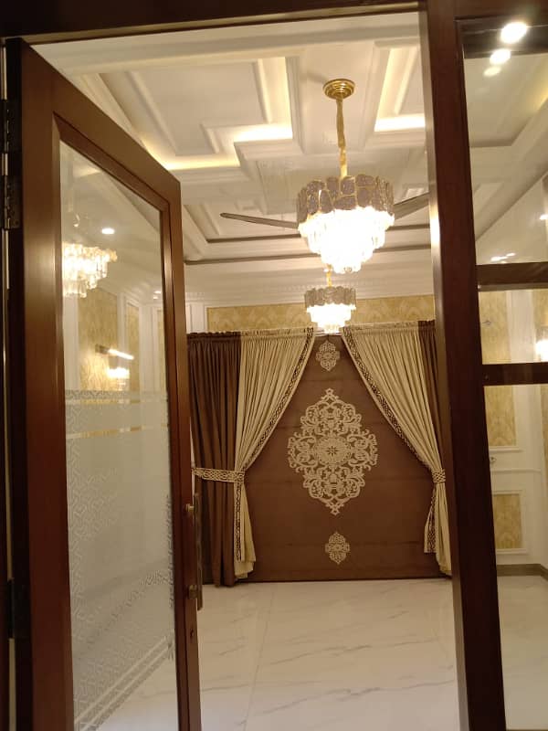 10 Marla House FOR RENT with Servant Quarter in Phase 4 DHA Lahore 7