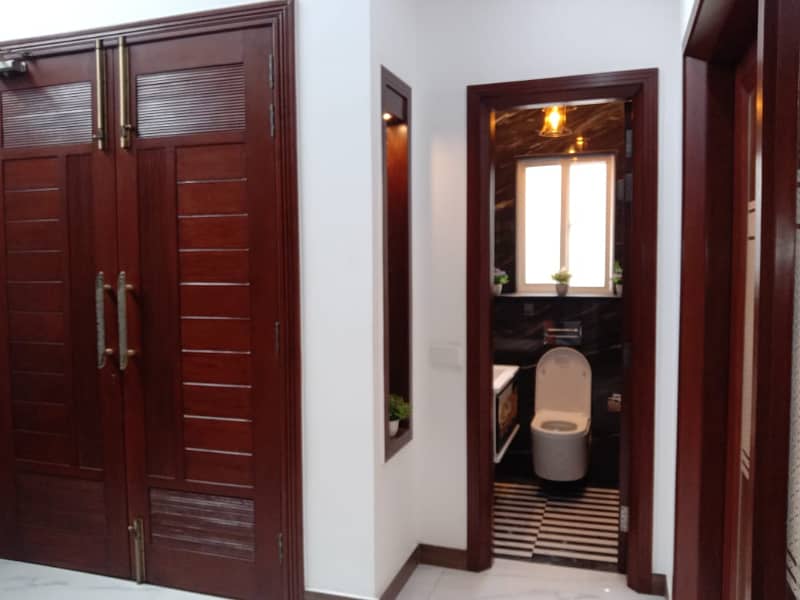 10 Marla House FOR RENT with Servant Quarter in Phase 4 DHA Lahore 24