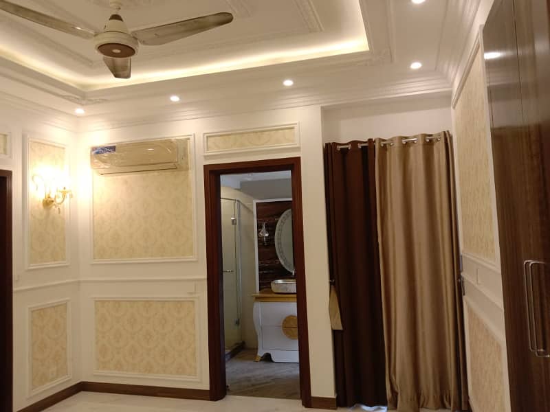 10 Marla House FOR RENT with Servant Quarter in Phase 4 DHA Lahore 27
