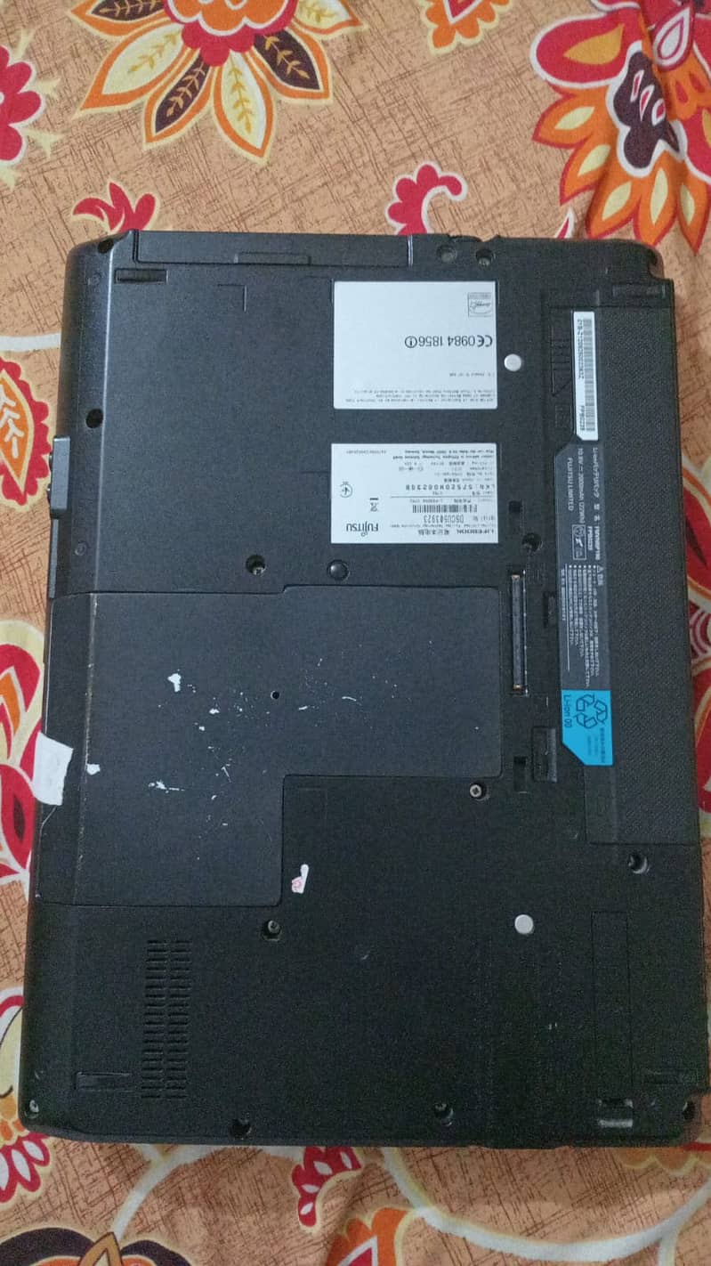 FUJITSU LAPTOP FOR SALE WITH MOUSE 2