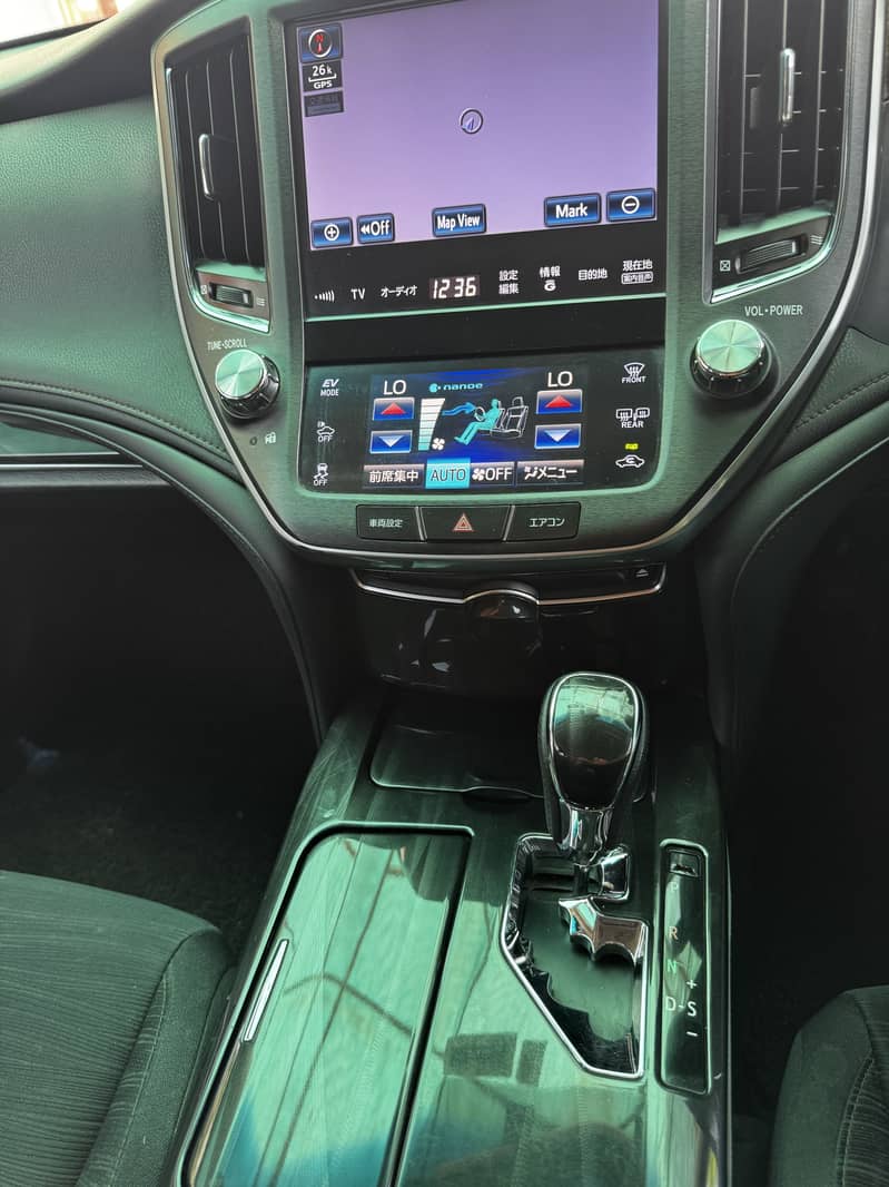 Toyota Crown Athelte S package 2