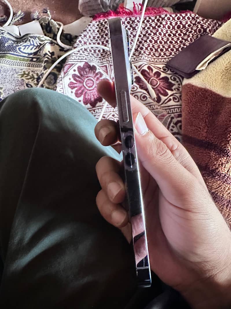 Apple iPhone 14 Pro Max 1