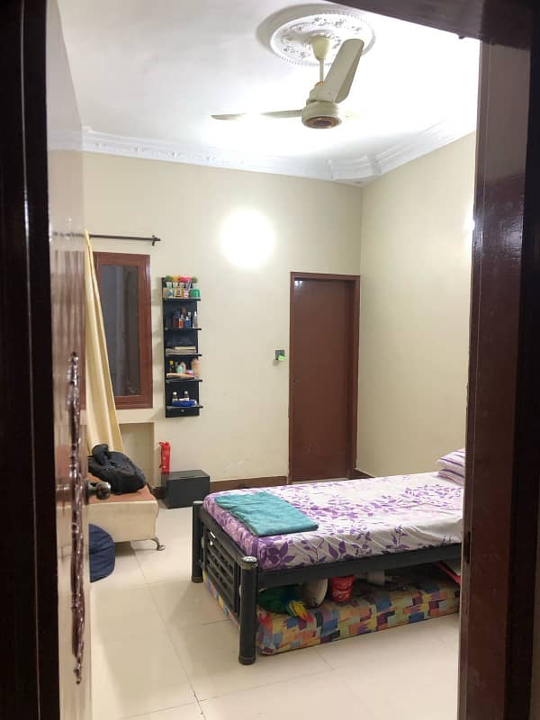 2nd Floor, 3 Bed Lounge, Well Maintained 4